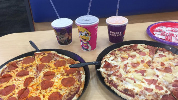 Chuck E Chese's food