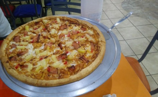 99 Gran Pizza food