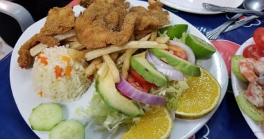 Mariscos Kikes food