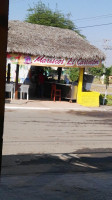 Mariscos El Carreton outside