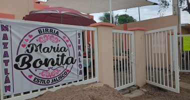 Birria María Bonita outside