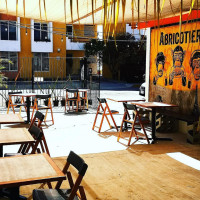 Abricotier Hamburguesas inside