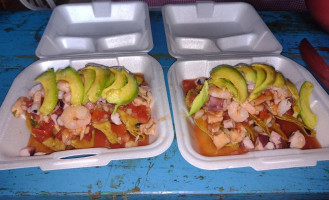 Mariscos Los Cochis food