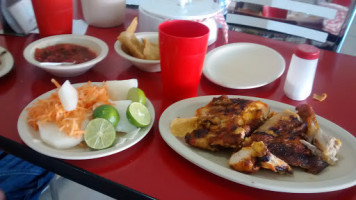 Pollo Feliz Salvatierra food