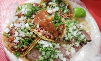 Taquería Los Primos food