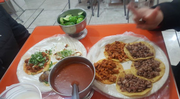 Taquería Los Primos food