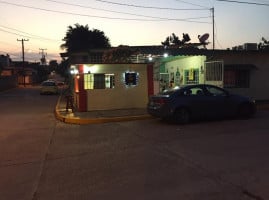 Taqueria El Caudillo outside