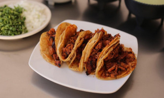 Taquería El Arandense food