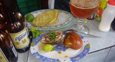 Mariscos La Medallita food