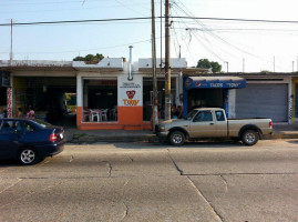 Tacos Tony Jr's outside