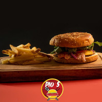 Pio's Burguer food