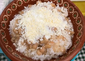 Taquería Y Cenaduría El Balconcito food