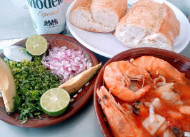 Mariscos El Puerto food