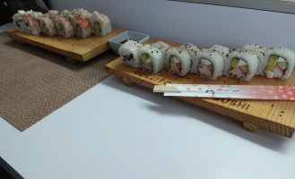 Rollito Urban Sushi food