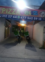 Pizza Feliz outside