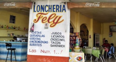 Loncheria Fely outside