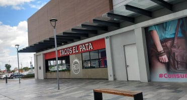 Tacos El Pata outside