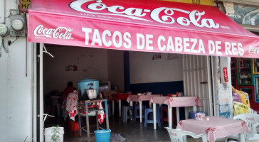 Tacos De Cabeza Los Robles inside