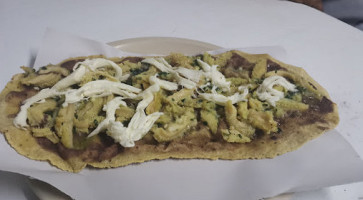 Huaraches Doña Dora food