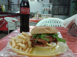 Maravilla's Burger food