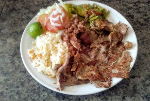 Lonchera El Chirisqui food