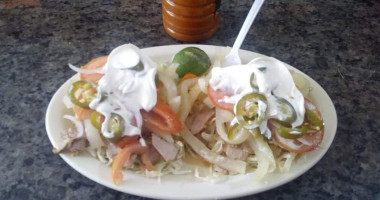 Lonchera El Chirisqui food