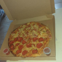 Armando Pizza food