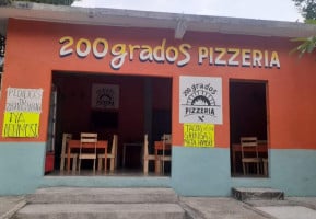 200 Grados Pizzería food