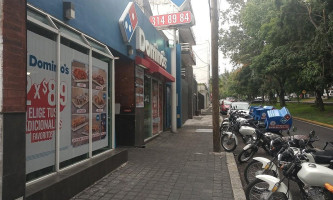 Domino's outside