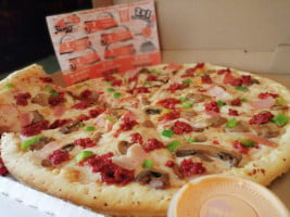 Yumix Pizza food