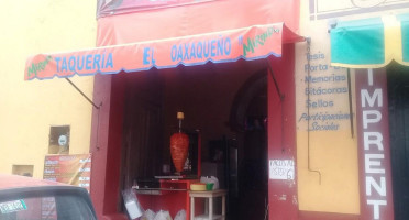 Taqueria El Oaxaqueño outside