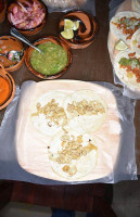 El Zaguán De Las Tlayudas food