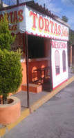 Tortas Delis outside