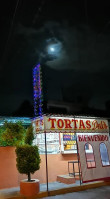 Tortas Delis outside