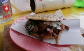 Carnitas Los Compadres food