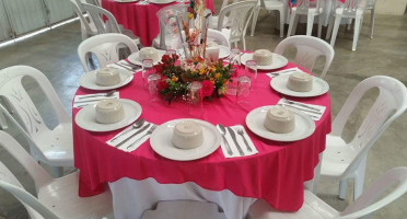 Los Ficus Salon De Eventos Y Banquetes food