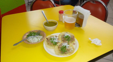 Taquería El Charco food