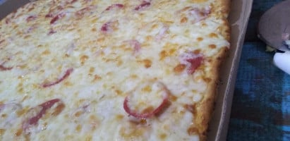 Aris Pizza food