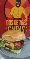 Dos De Tres Caidas food