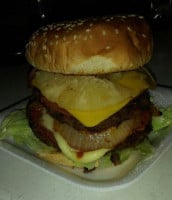 Las Pinche's Burguer's Sla food