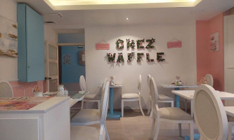 Chez Waffle inside