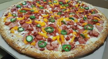 Leu's Pizza food