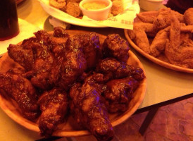 Hooters food