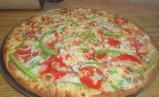 Yaretzi's Pizza food