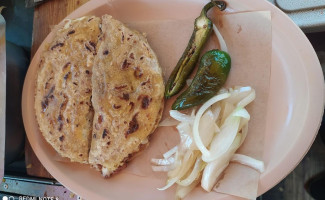 Taquería El Oso food