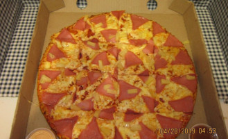 Snack's Pizza food