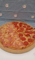 Snack's Pizza food