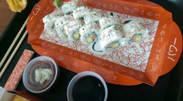 Sushi Pawa food