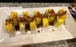 Sushi Roll Sendero food