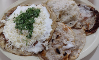 Gorditas Los Arcos food